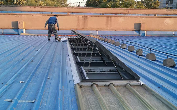 某区域性物流仓储中心固原排烟窗系统安装项目