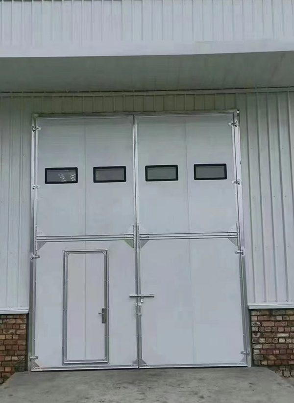 固原工业门在设备装配车间出入口的实施记录